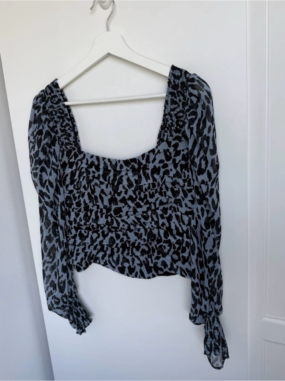 ZARA Women's Blue Animal Print Balloon Sleeve Pleated Crop Blouse Top Small NWT